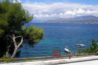 18 4248 30 Brac House For Sale