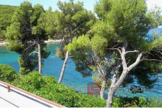 18 4248 30 Brac House For Sale