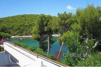18 4248 30 Brac House For Sale