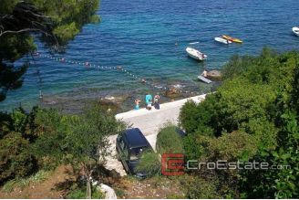 18 4248 30 Brac House For Sale