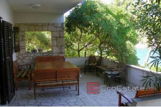 18 4248 30 Brac House For Sale