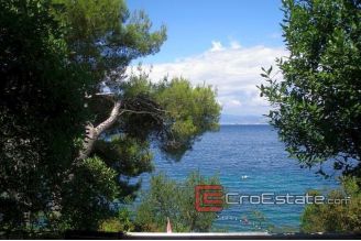 18 4248 30 Brac House For Sale