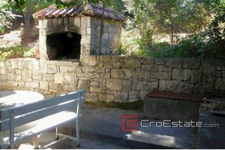18 4248 30 Brac House For Sale