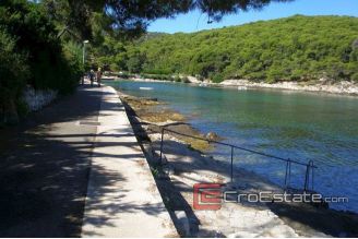 18 4248 30 Brac House For Sale