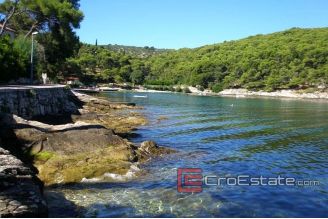 18 4248 30 Brac House For Sale