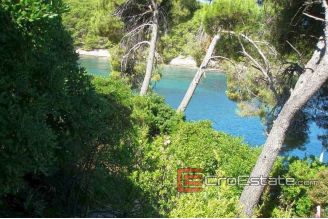 18 4248 30 Brac House For Sale