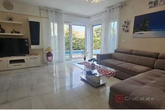018 1023 21 Krk Three storey apartment with pool for sale