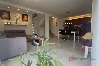 018 1023 21 Krk Three storey apartment with pool for sale