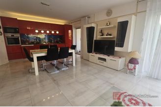 018 1023 21 Krk Three storey apartment with pool for sale