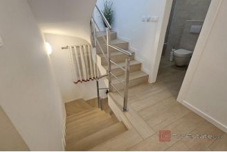 018 1023 21 Krk Three storey apartment with pool for sale