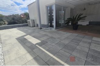 018 1023 21 Krk Three storey apartment with pool for sale