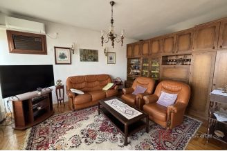 013 2035 259 Split Bacvice Spacious three bedroom apartment for long term rent