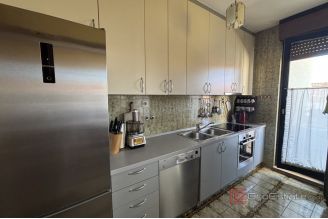 013 2035 259 Split Bacvice Spacious three bedroom apartment for long term rent
