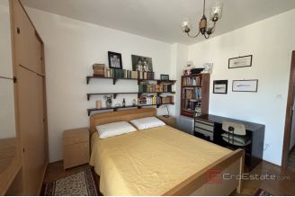 013 2035 259 Split Bacvice Spacious three bedroom apartment for long term rent