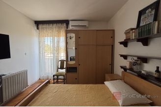 013 2035 259 Split Bacvice Spacious three bedroom apartment for long term rent