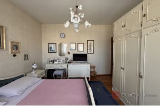 013 2035 259 Split Bacvice Spacious three bedroom apartment for long term rent