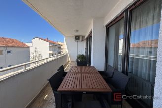 013 2035 259 Split Bacvice Spacious three bedroom apartment for long term rent
