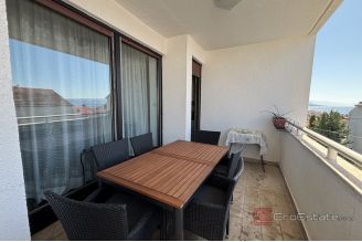 013 2035 259 Split Bacvice Spacious three bedroom apartment for long term rent