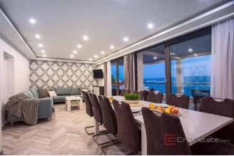 018 2029 107 Omis Villa with pool and sea view for sale