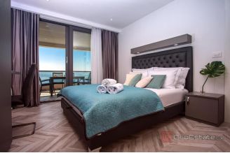 018 2029 107 Omis Villa with pool and sea view for sale