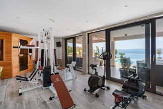 018 2029 107 Omis Villa with pool and sea view for sale