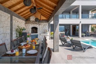 018 2029 107 Omis Villa with pool and sea view for sale