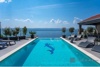 018 2029 107 Omis Villa with pool and sea view for sale