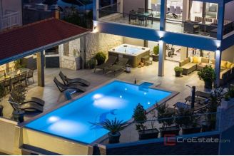 018 2029 107 Omis Villa with pool and sea view for sale