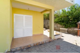 012 2054 01 island pag apartment near the sea for sale