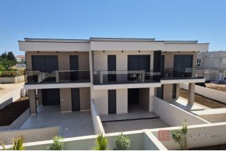 009 5401 30 Zadar Modern duplex apartment with pool for sale