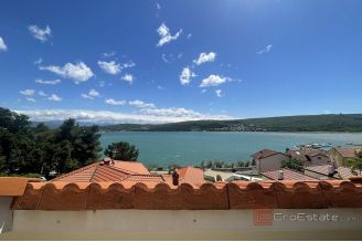 012 1023 22 Two storey apartment with sea view for sale