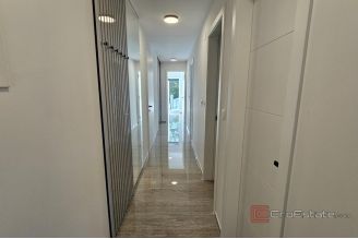 015 1023 23 Krk Luxury apartment with a pool for sale