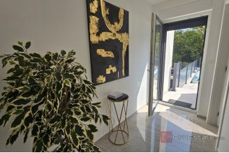 015 1023 23 Krk Luxury apartment with a pool for sale