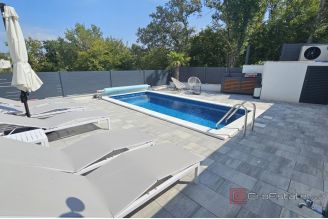 015 1023 23 Krk Luxury apartment with a pool for sale