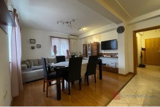 001 2049 56 Kastela Three bedroom apartment with garage for sale