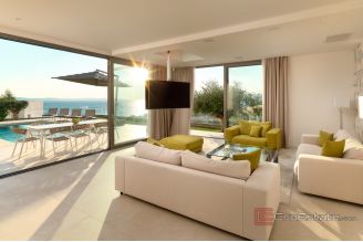020 2022 466 Podstrana Elegant villa with pool and sea view for sale