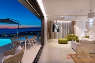 020 2022 466 Podstrana Elegant villa with pool and sea view for sale