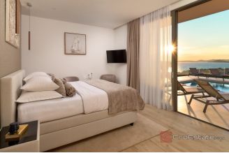 020 2022 466 Podstrana Elegant villa with pool and sea view for sale