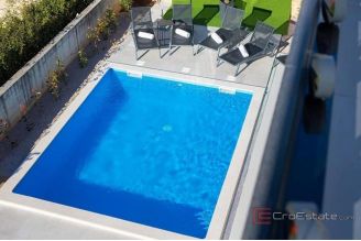 013 5406 30 Krk Modern duplex with pool for sale
