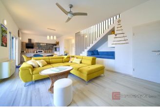 014 1023 28 Krk Semi detached villa with pool and sea view for sale