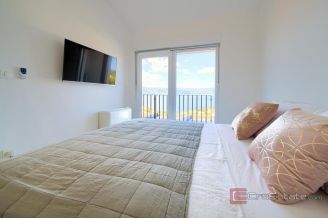 014 1023 28 Krk Semi detached villa with pool and sea view for sale