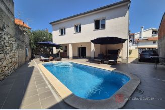 001 5407 30 Vodice Two storey house with pool for sale
