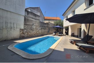 014 5407 30 Vodice Two storey house with pool for sale