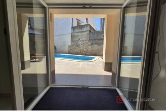 014 5407 30 Vodice Two storey house with pool for sale