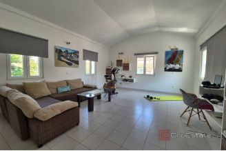 014 5407 30 Vodice Two storey house with pool for sale