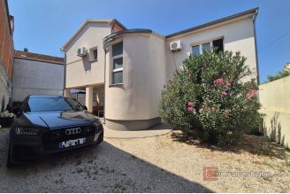 014 5407 30 Vodice Two storey house with pool for sale
