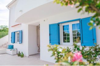 018 1023 29 island krk house with swimming pool for sale