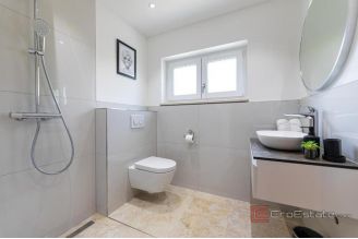 016 1023 31 island krk villa with pool near the sea for sale