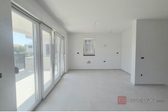 008 2047 91 Makarska Apartment in a newq building with garden and parking space for sale
