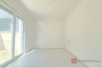 008 2047 91 Makarska Apartment in a newq building with garden and parking space for sale